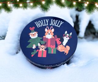 Darujte svému pejskovi půl kila štěstí a radosti! 🥰 Uvnitř této nádherné vánoční plechové dózy se skrývá hotový poklad –...